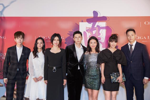 蒋佳恩清新白衣仙气十足