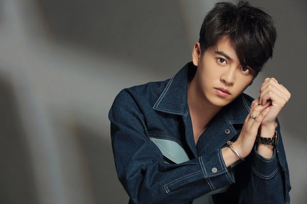 黄新皓时尚写真曝光阳光热情冷酷帅气