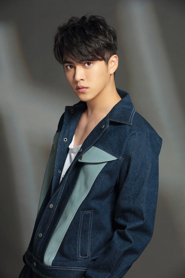 黄新皓时尚写真曝光阳光热情冷酷帅气