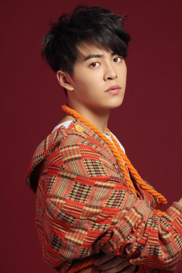 黄新皓时尚写真曝光阳光热情冷酷帅气