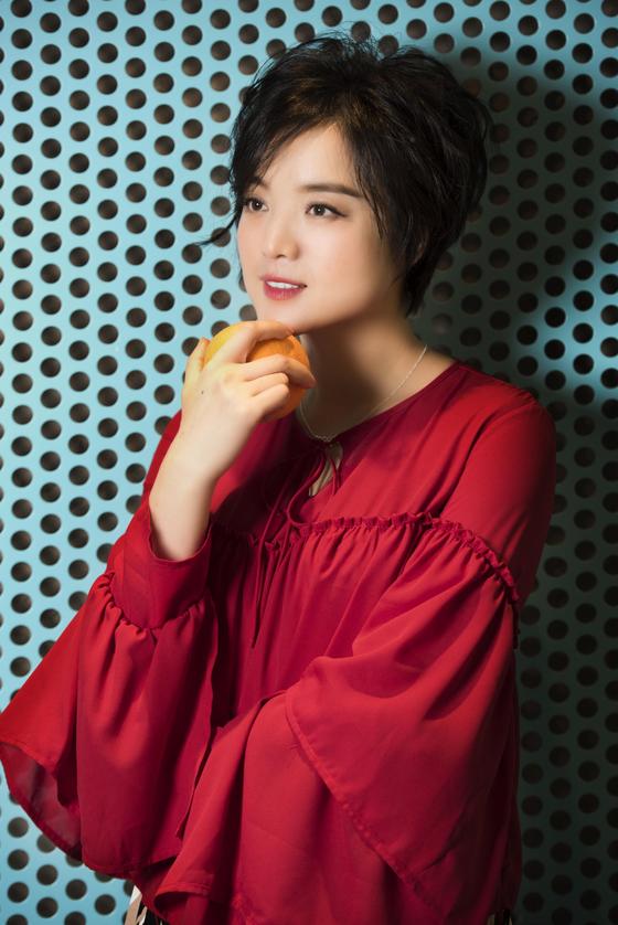 每日美搭白雪百褶红裙优雅明艳