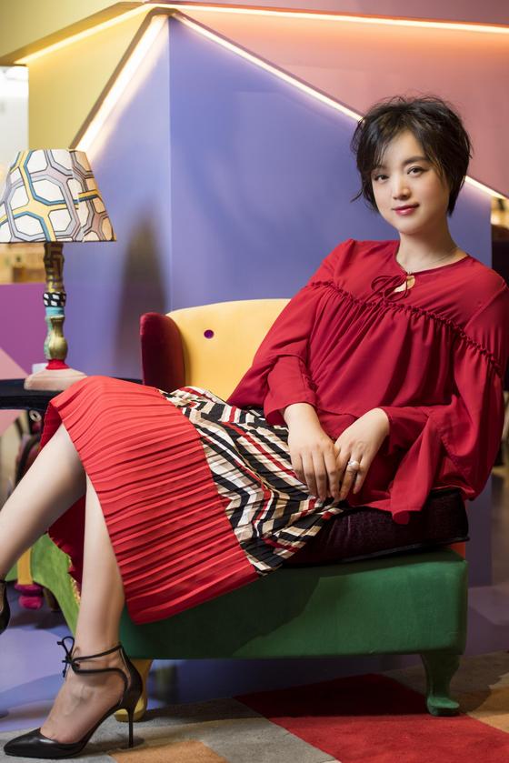 每日美搭白雪百褶红裙优雅明艳