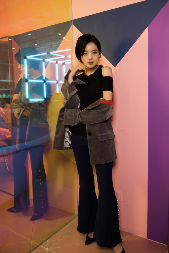 每日美搭白雪露肩装性感帅气