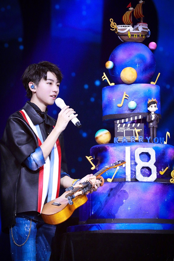王俊凯在北京举办的18岁生日演唱会