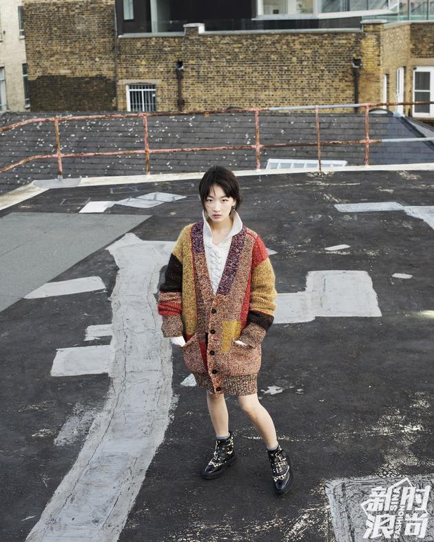 周冬雨身着Burberry 九月系列女装时尚集锦