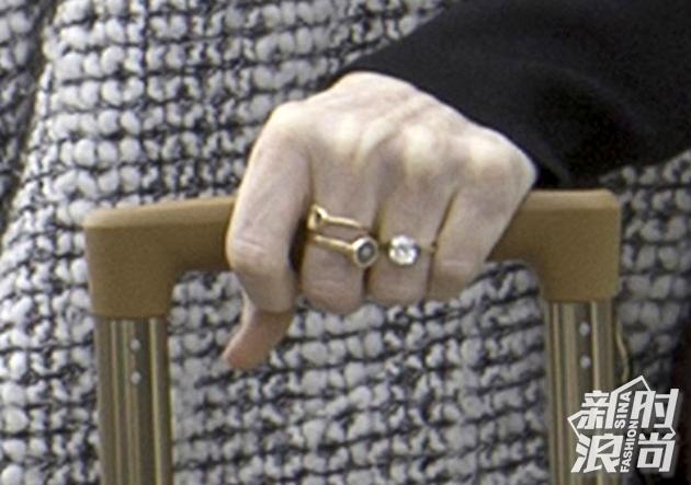 Rose Leslie的复古款公主方钻订婚戒指