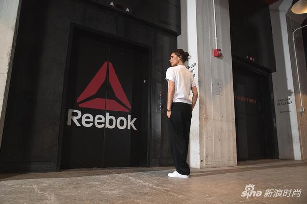 维多利亚-贝克汉姆通过INS宣布她将与Reebok开展合作关系