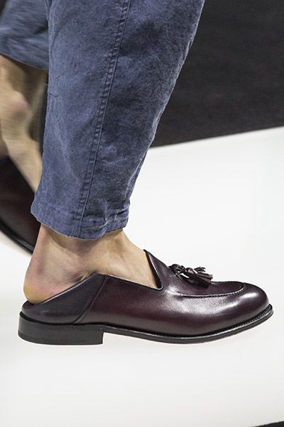 Giorgio Armani的半拖鞋式皮鞋