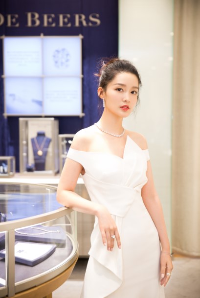 李沁出席戴比尔斯天津婚嫁珠宝展
