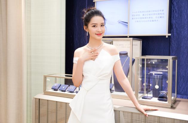 李沁出席戴比尔斯天津婚嫁珠宝展