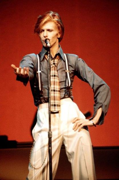 David Bowie背带裤造型