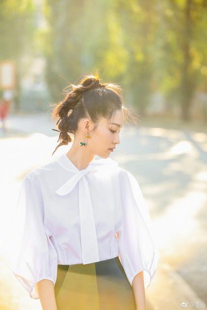 李沁马尾