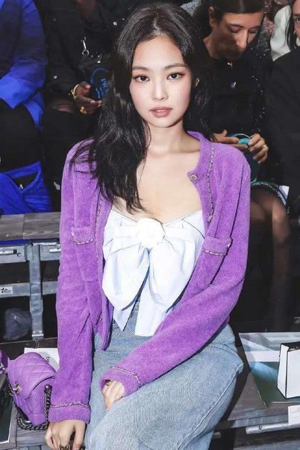 jennie看秀包包