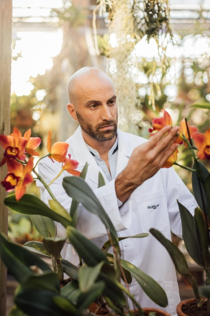 中心负责人-李昮果图:法国娇兰日内瓦实验园民族植物学家-弗朗索瓦