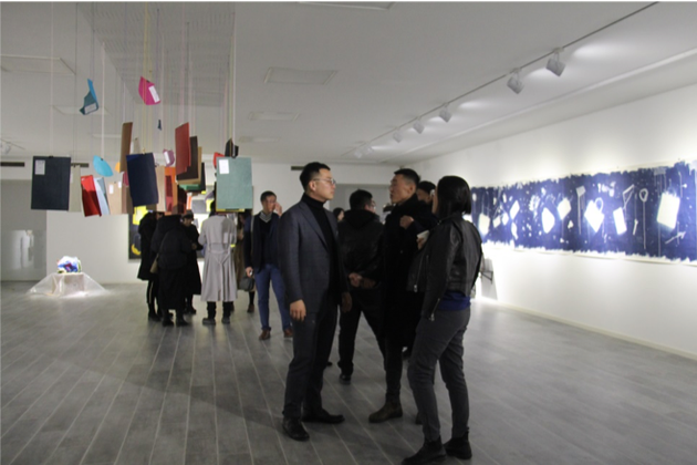 展览现场气氛热烈