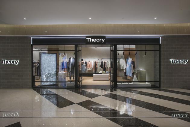 美国纽约的时尚品牌theory思睿携2021春季新品进驻阪急百货