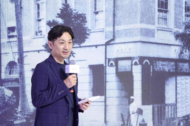 资生堂中国研发中心总经理荒木秀文介绍“紫外线转化技术”