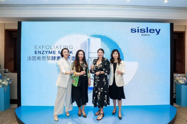 从左到右依次为法国希思黎中国区培训总监 王晶晶、法国希思黎中国区董事总经理 Susana彭嘉颖、法国希思黎亚太区资深市场总监 Nathalie Chesnier,法国希思黎中国区市场副总监 许卫华