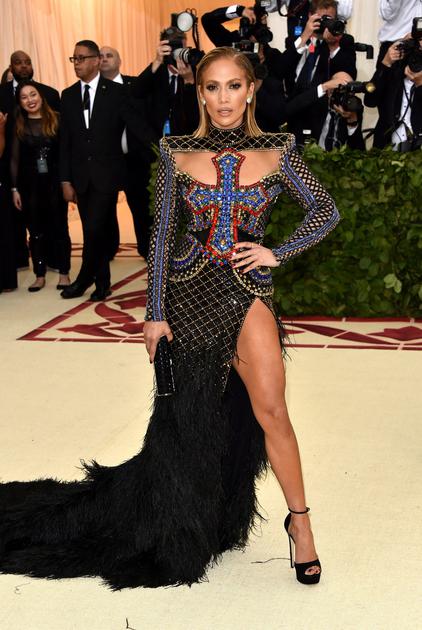 Jennifer Lopez穿balmain刺绣裙佩戴Tiffany珠宝