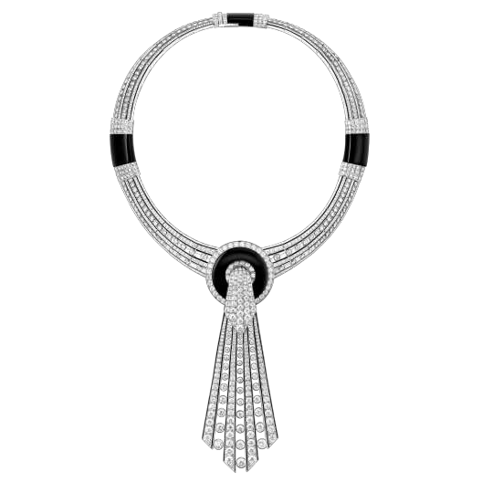 白金项链铺镶钻石及缟玛瑙，以黑漆点缀。