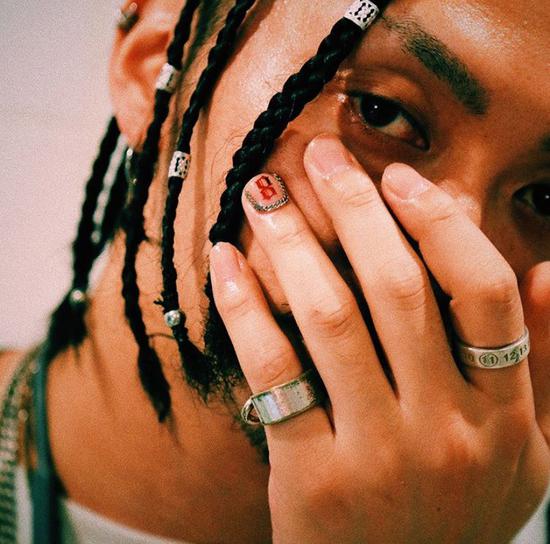 美甲已成为男星第二重要配饰|美甲|吴亦凡美甲|男星美甲_新浪时尚