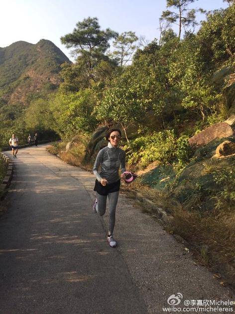 李嘉欣跑步