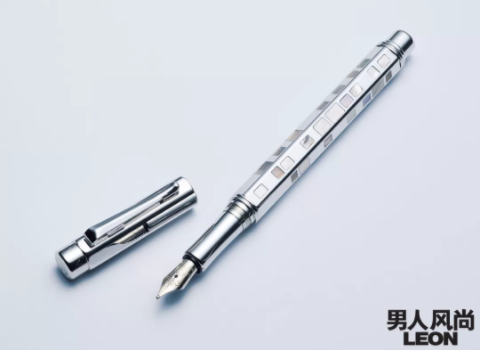 [Sv Plate× 白蝶贝 ×18KYG] 约21400元 /Tasaki×Caran d’Ache