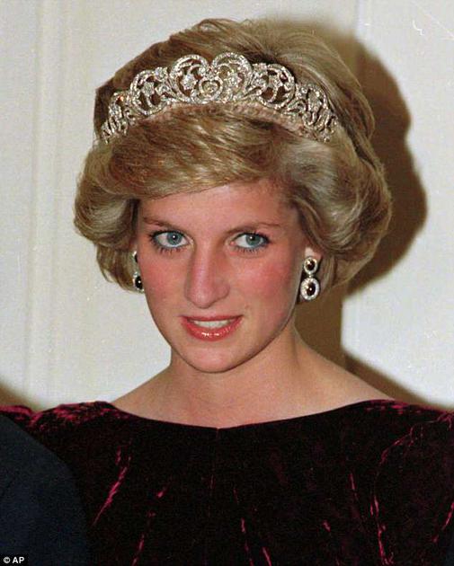 1985年戴安娜王妃佩戴“Spencer”冠冕
