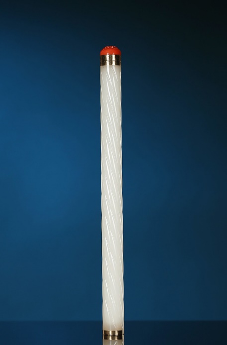 LOT3441殷建国 和田玉顺风顺水香筒

　　23.5cm，long 102g