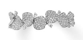 MIKIMOTO Pétales Collection Les Pétales Place Vendôme 18K白金钻石手链 RMB 134，000 （GYD07001U钻石总重约17.39ct）