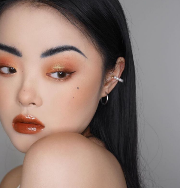 日韩女生开始玩腮红get腮黄的正确打开方式