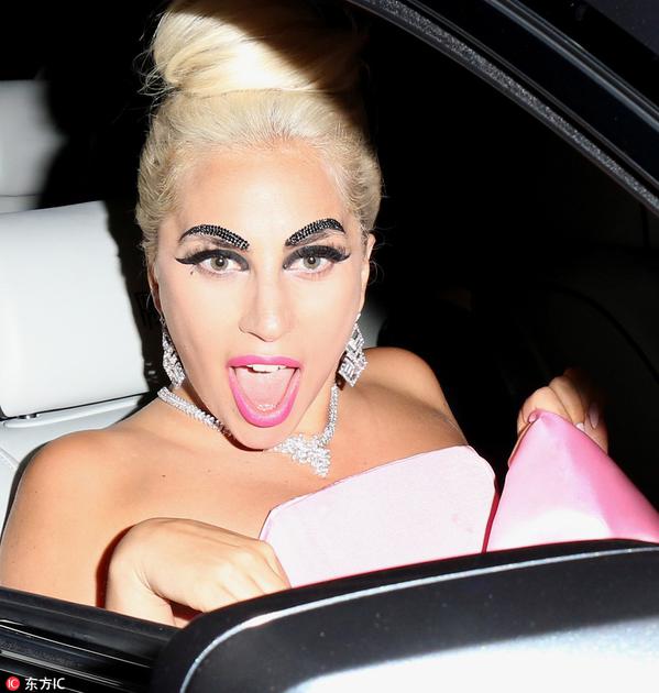 Lady Gaga黑色亮片眉妆