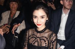 baby亮相巴黎 黑色蕾丝裙美艳