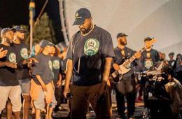 看潮流大佬们如何花式秀拖鞋