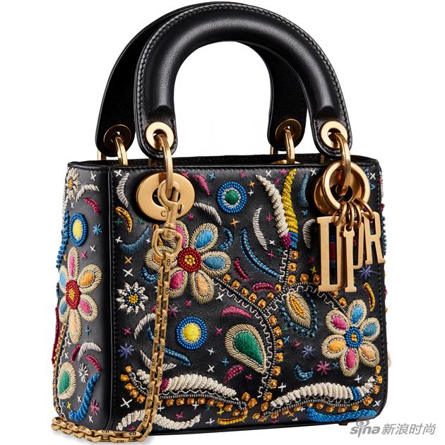DIOR迪奥以爱为名，推出情人节甜蜜单品