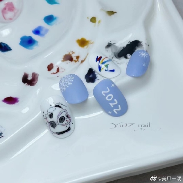 冰墩墩美甲 图片来源：@美甲一隅 微博