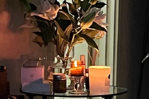  Light this fragrant candle. My bed is fragrant