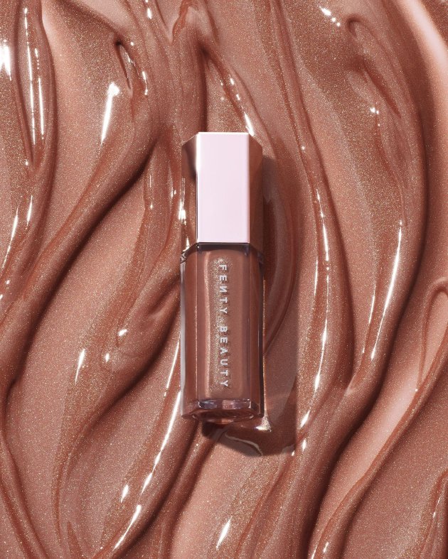 Fenty Beauty星尘流光唇釉：FENTY GLOW星尘裸