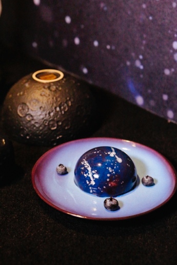 星空慕斯 星球爆米花红丝绒蛋糕甜品延续了seletti四大系列产品的设计