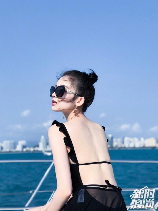 娜扎度假照秀美背