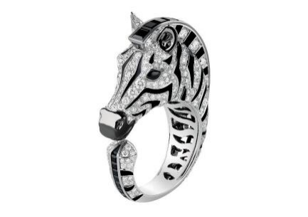 Zebra戒指铺镶钻石及缟玛瑙，饰有黑漆饰面，白金材质