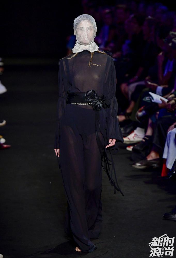 Ann Demeulemeester 2019巴黎春夏时装周秀场