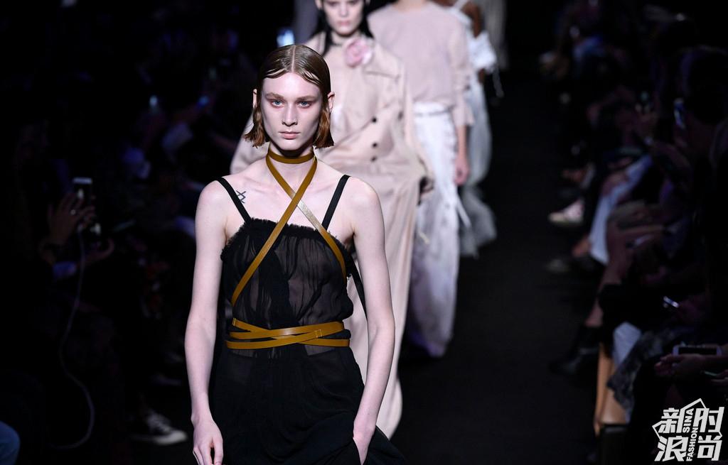 Ann Demeulemeester 2019巴黎春夏时装周秀场