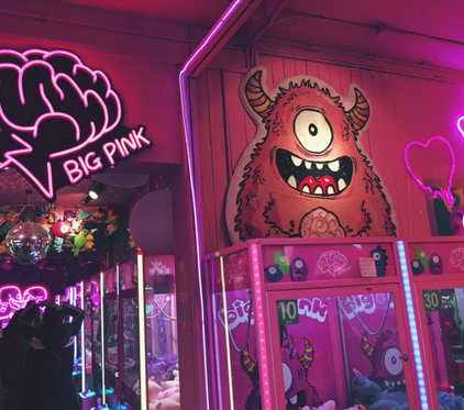 Big pink抓娃娃机店