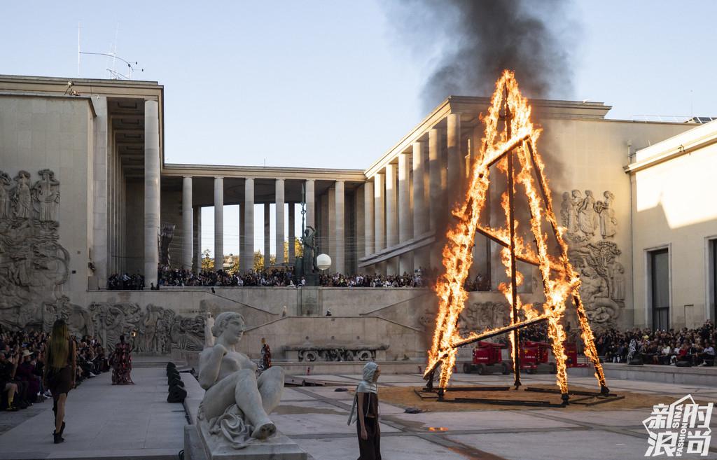 Rick Owens 2019巴黎春夏时装周秀场