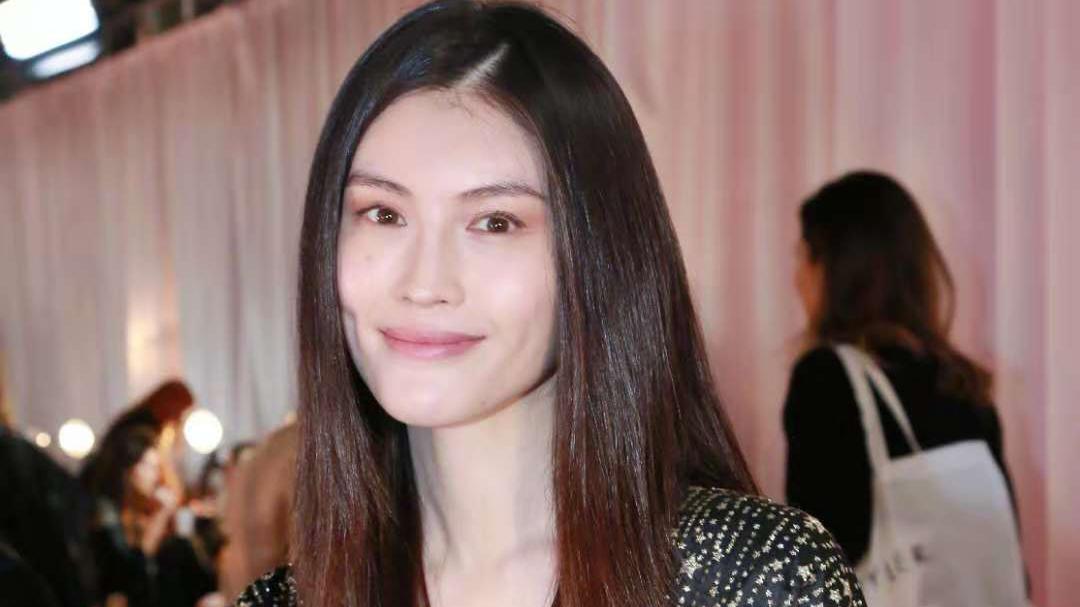 在国外很多人流行玩唇烟,今天我们们试了一下