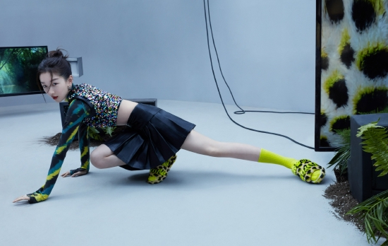 ugg携亚太区代言人周冬雨发布2022春夏感纵茸敢不同主题大片