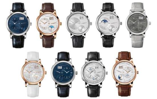 九个当前LANGE 1表款，从左到右：LANGE 1、LANGE 1 MOON PHASE、 GRAND LANGE 1、GRAND LANGE 1 MOON PHASE、LITTLE LANGE 1、LITTLE LANGE 1 MOON PHASE、LANGE 1 DAYMATIC、LANGE 1 TIME ZONE、LANGE 1 TOURBILLON PERPETUAL CALENDAR。