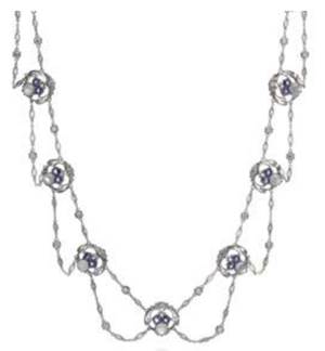 铂金镶钻石、蓝宝石与月光石项链，来自Tiffany & Co.蒂芙尼古董珍藏库