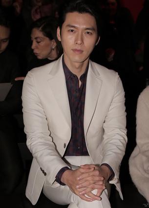 完美绅士玄彬白西装助阵salvatore ferragamo秀